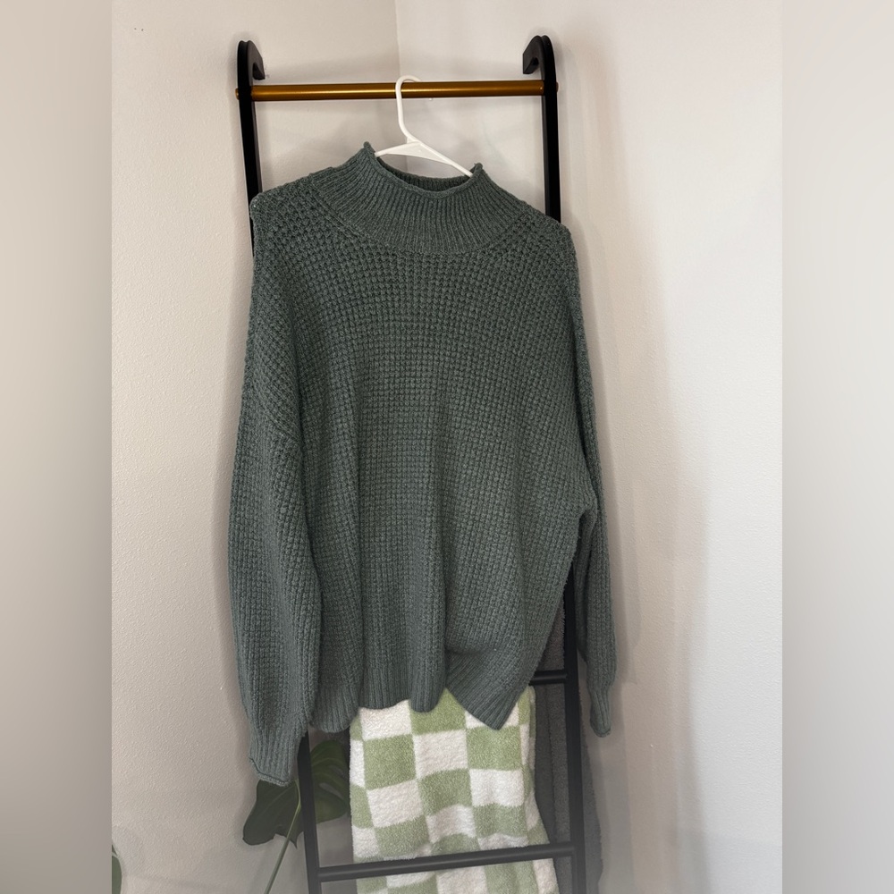 American Eagle Outfitters Green Turtleneck Sweater